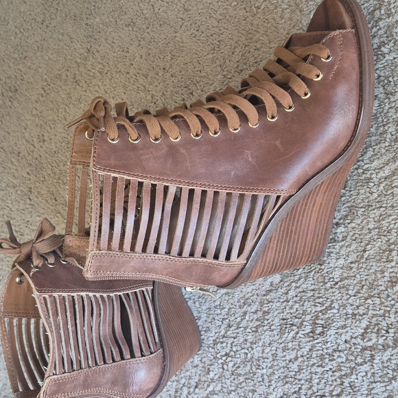 BCBG Shoe - Picture 6 of 6